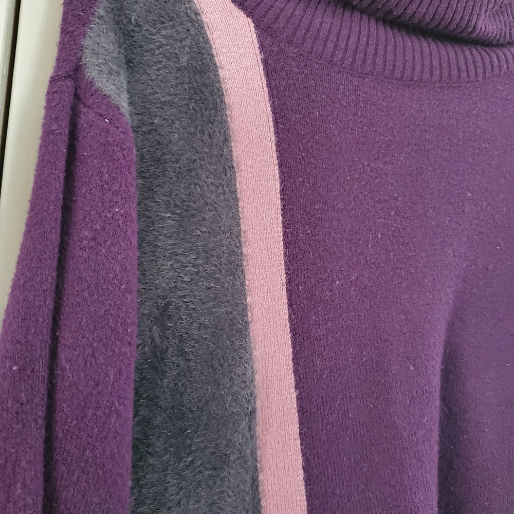 Sweater - Picture 2 of 6